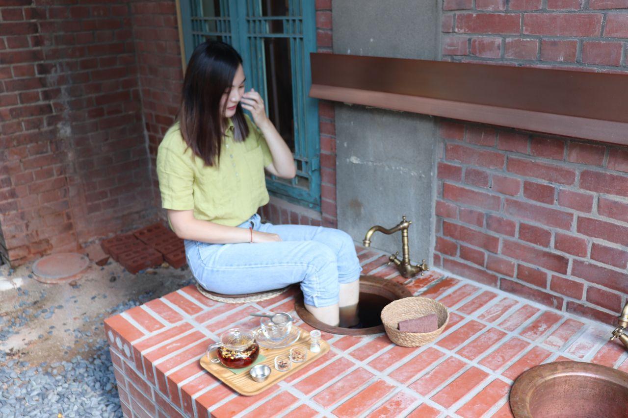Gyeongbok Palace/Apgujeong Korean Foot Bath Cafe | Tea Therapy